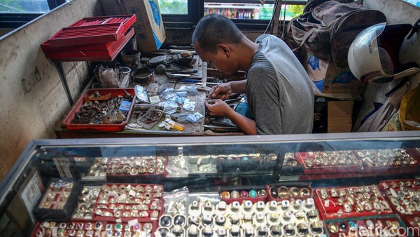 Pusat Kerajinan Batu Permata Pasayangan