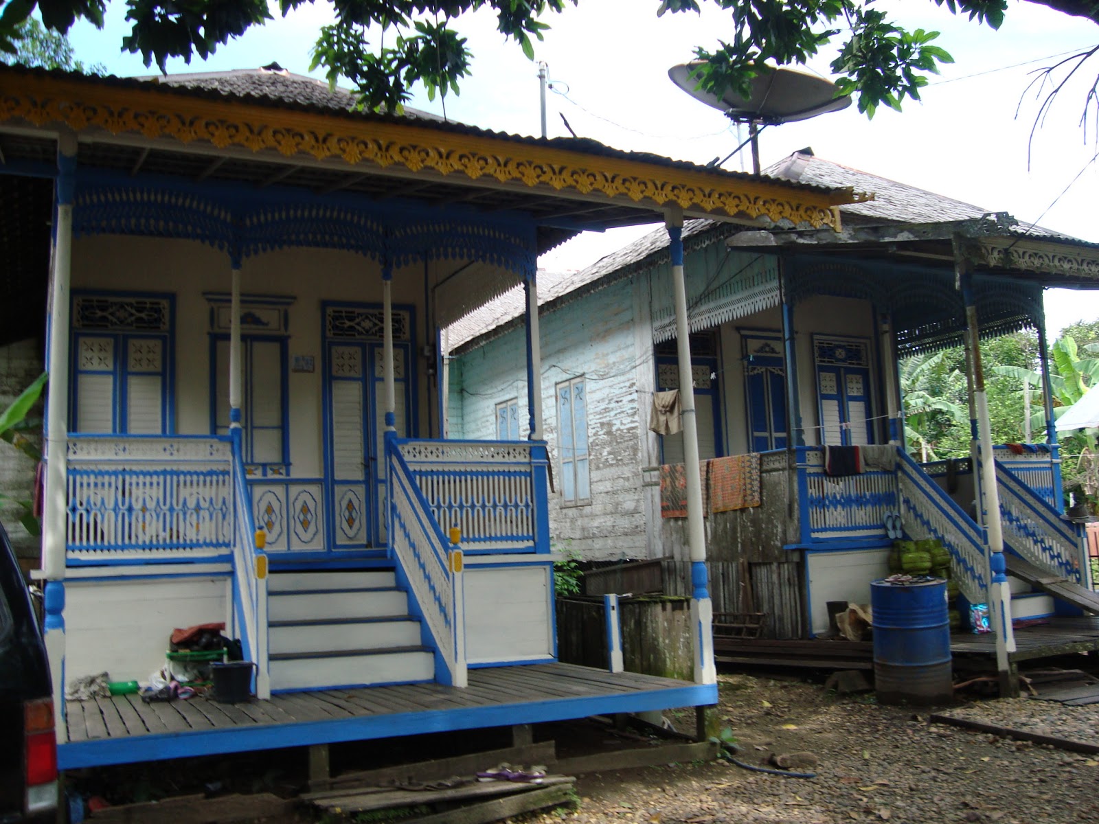 Rumah Adat Palimasan Kembar