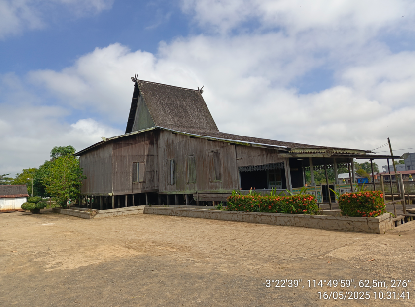 Foto Rumah Adat Depan