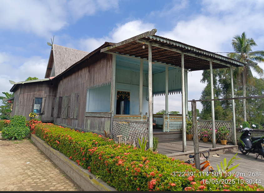 Foto Rumah Adat Belakang